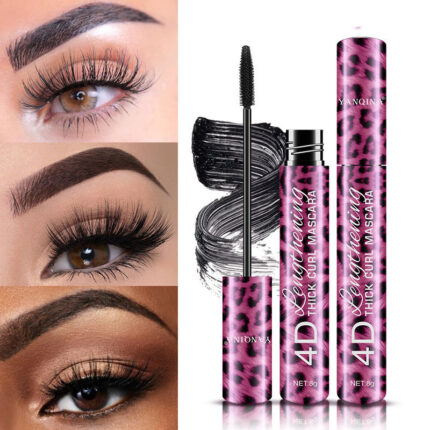 Maquillaje Colocar de delineador de ojos y máscara de leopardo rojo